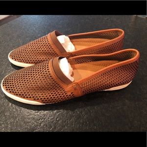 Frye Melanie perf slip on size 8.5 Cognac